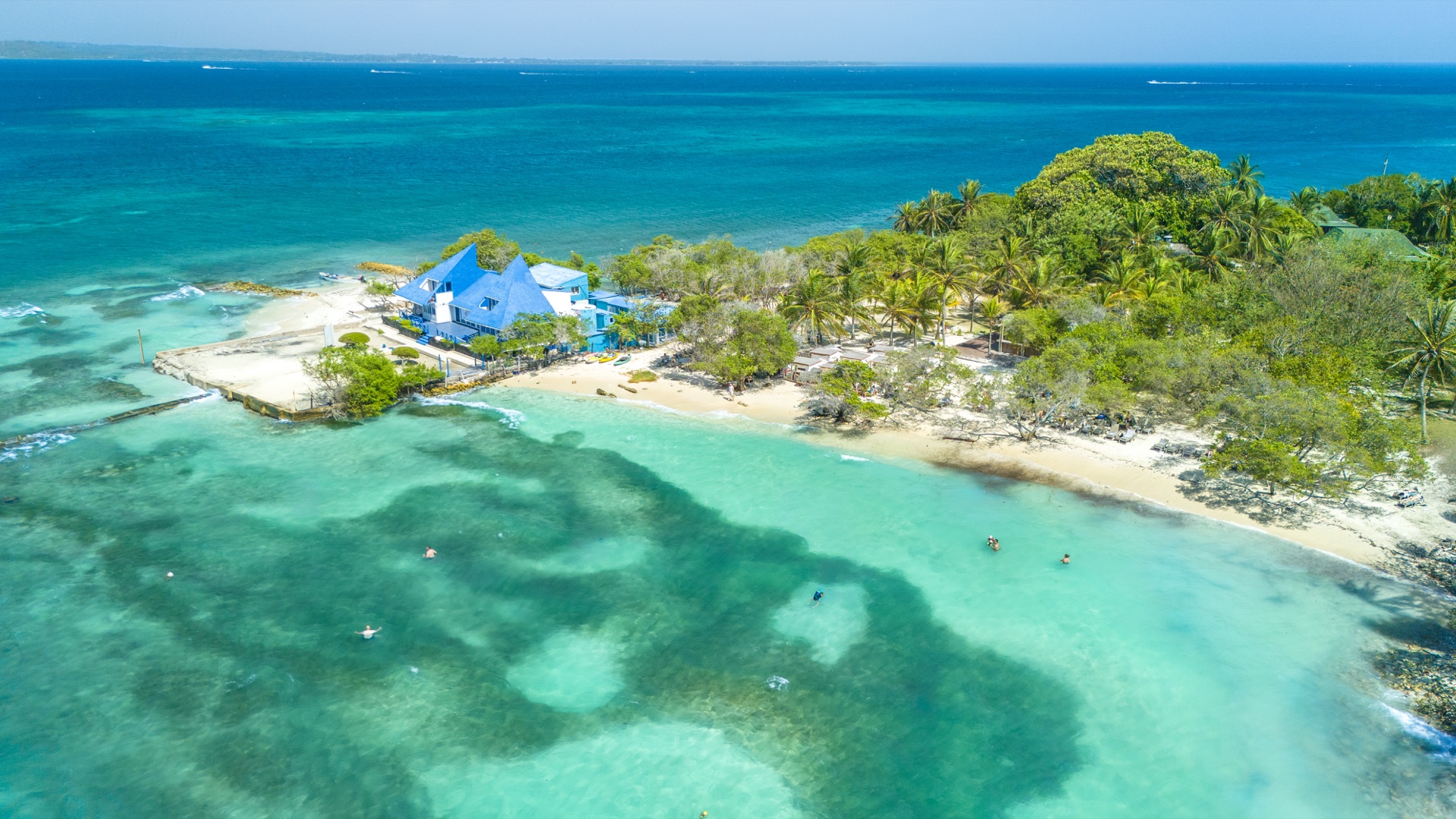 Vista panorámica del mar y la vegetación de Islas del Rosario